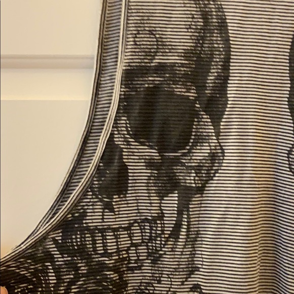 Vintage - HOT TOPIC tank top w/ skulls 💀 & roses 🌹 - Picture 6 of 6